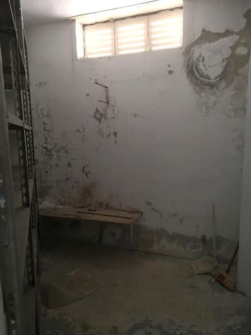 Kaupallinen myytävänä paikassa Antonio Machado, Torrevieja - 6 000 € (Ref: 9788964)