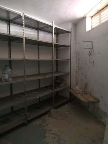 Kaupallinen myytävänä paikassa Antonio Machado, Torrevieja - 6 000 € (Ref: 9788964)