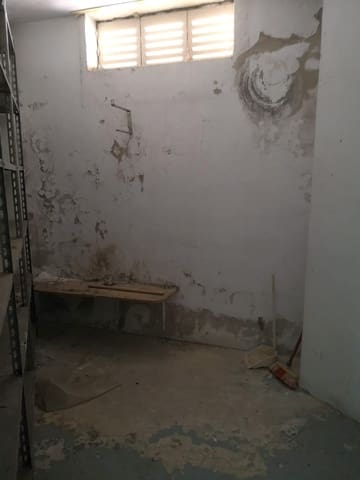 Kaupallinen myytävänä paikassa Antonio Machado, Torrevieja - 6 000 € (Ref: 9788964)