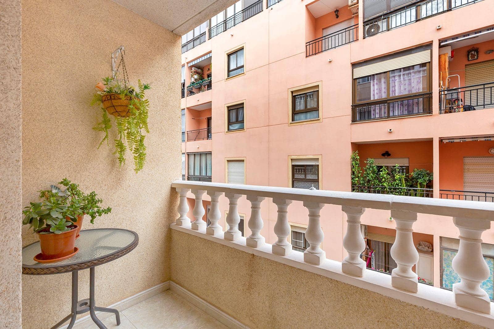 Apartamento de 2 habitaciones en Torrevieja en venta - 138.000 € (Ref: 9788966)