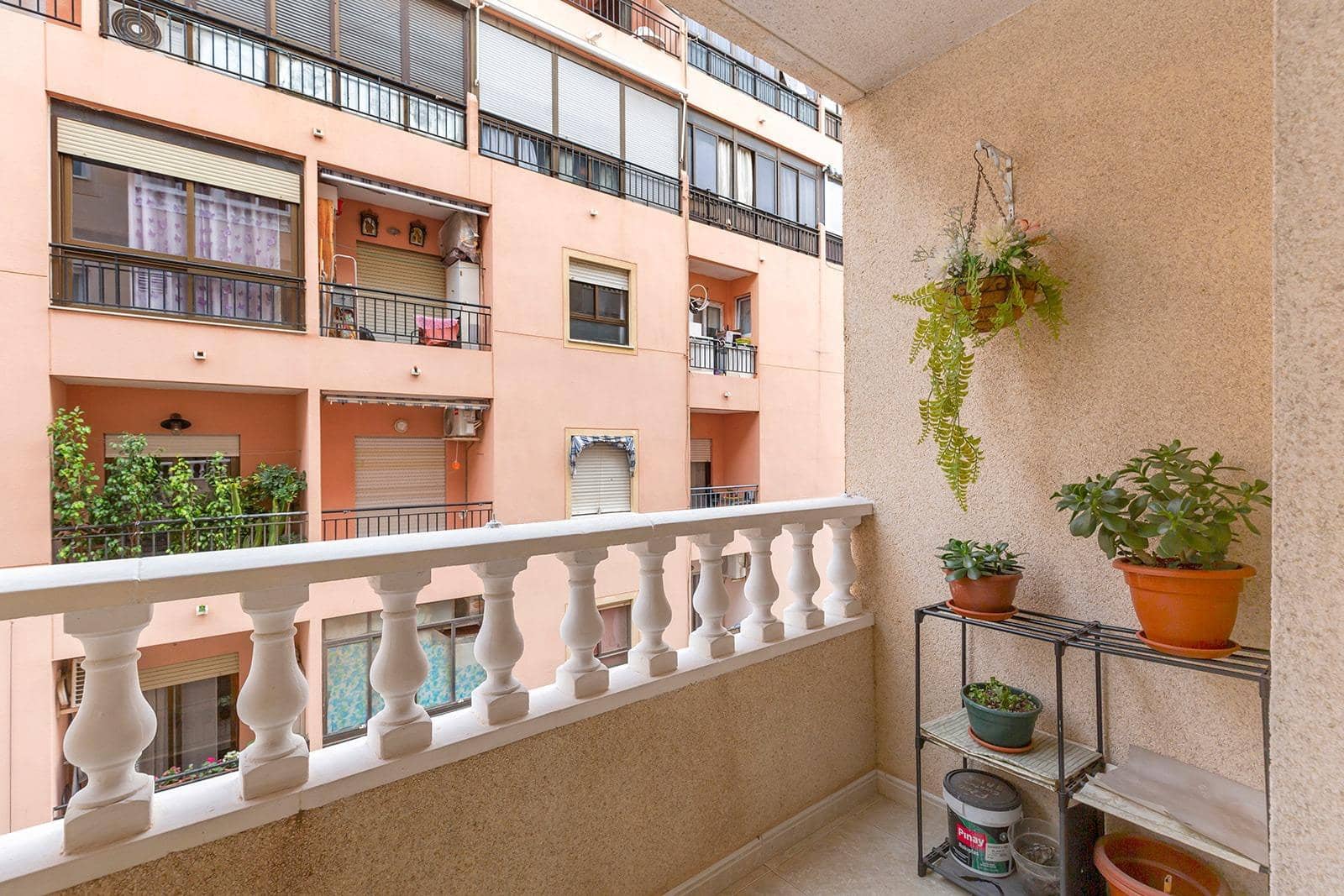 Apartamento de 2 habitaciones en Torrevieja en venta - 138.000 € (Ref: 9788966)