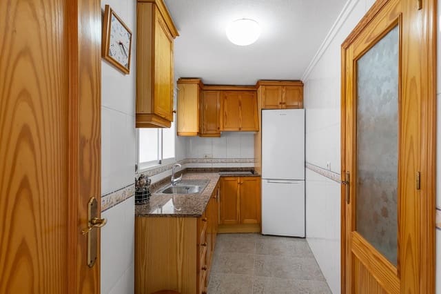 2 makuuhuone Huoneisto myytävänä paikassa Playa de los Locos, Torrevieja mukana uima-altaan 
autotalli - 170 000 € (Ref: 9788978)