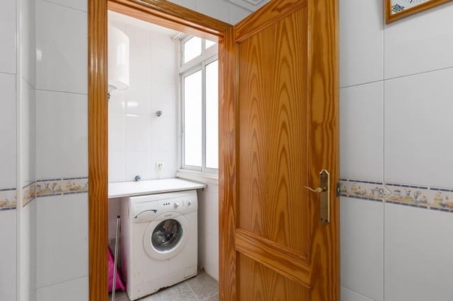 2 makuuhuone Huoneisto myytävänä paikassa Playa de los Locos, Torrevieja mukana uima-altaan 
autotalli - 170 000 € (Ref: 9788978)