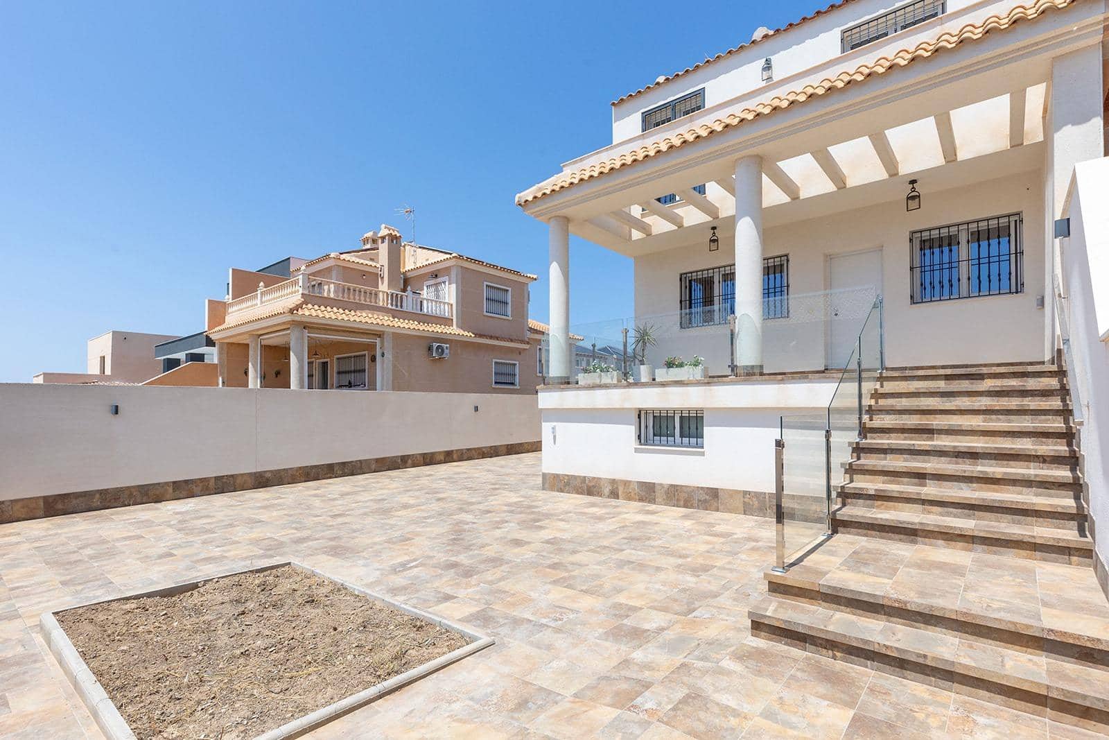 4 chambre Villa/Maison à vendre à Torrevieja avec piscine garage - 549 000 € (Ref: 9788981)