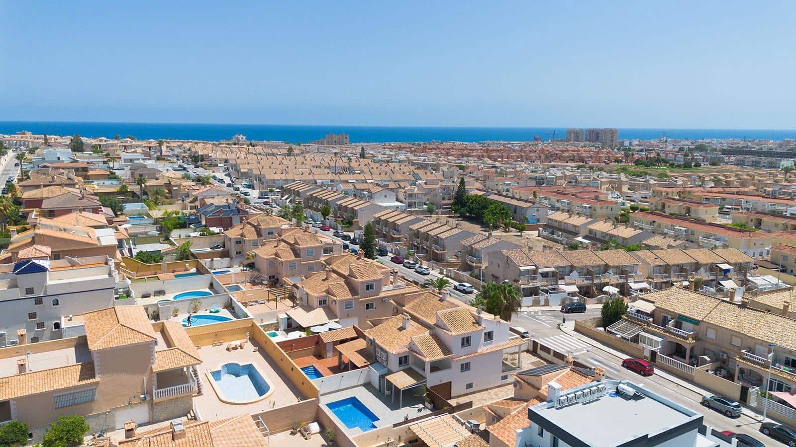 4 chambre Villa/Maison à vendre à Torrevieja avec piscine garage - 549 000 € (Ref: 9788981)