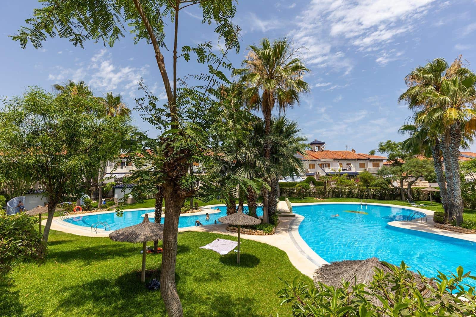 2 bedroom Bungalow for sale in Torrevieja with pool - € 255,000 (Ref: 9788983)