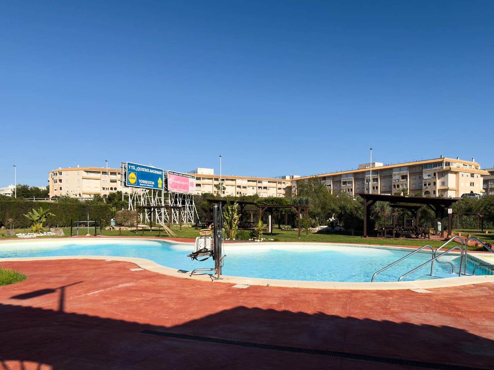 2 sovrum Bungalow till salu i Torrevieja med pool - 164 300 € (Ref: 9788986)