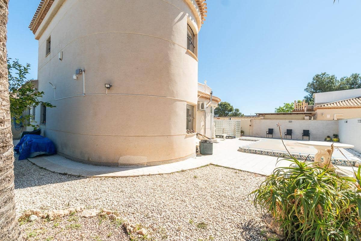 3 Zimmer Villa zu verkaufen in Orihuela Costa mit Pool Garage - 640.000 € (Ref: 9788990)