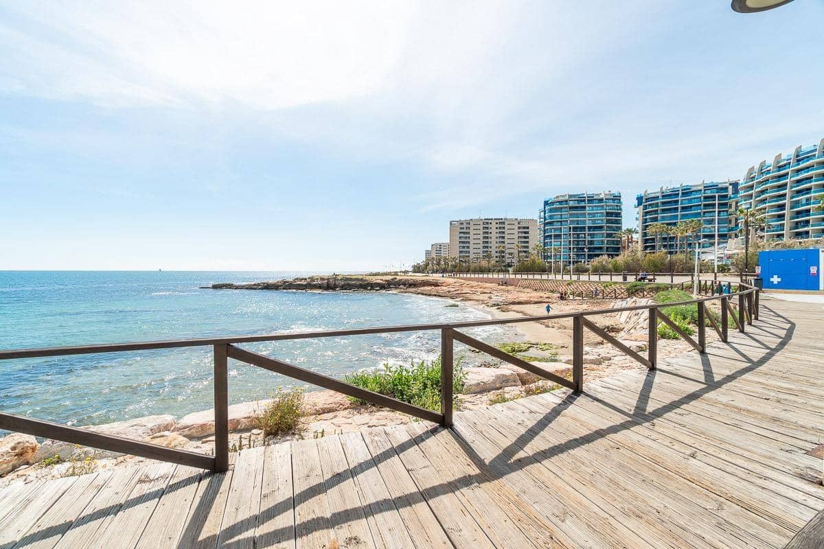 2 soverom Leilighet til salgs i Torrevieja med svømmebasseng garasje - € 229 000 (Ref: 9788994)