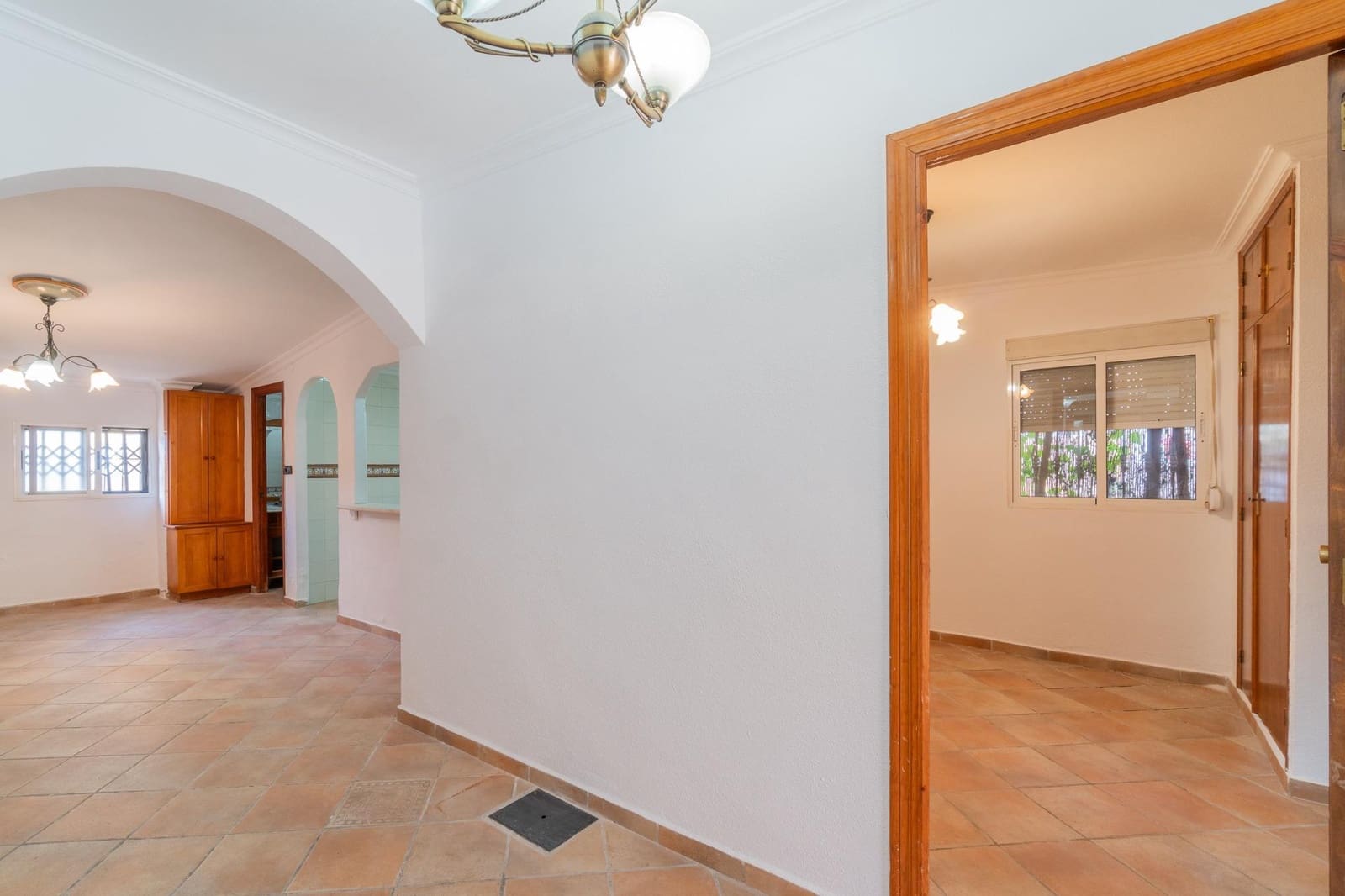 4 sypialnia Willa na sprzedaż w Torrevieja z basenem - 449 000 € (Ref: 9788997)