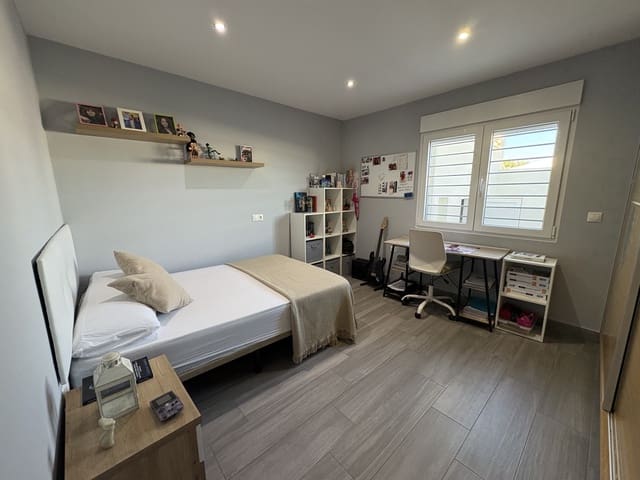 4 sypialnia Willa na sprzedaż w Los Balcones - Los Altos, Torrevieja z basenem garażem - 550 000 € (Ref: 9789004)