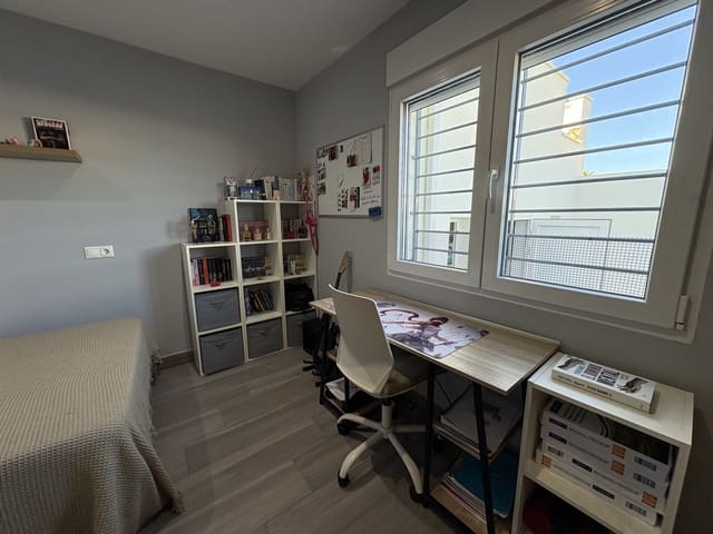 4 sypialnia Willa na sprzedaż w Los Balcones - Los Altos, Torrevieja z basenem garażem - 550 000 € (Ref: 9789004)