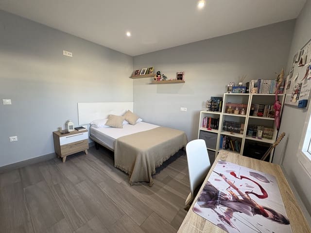 4 sypialnia Willa na sprzedaż w Los Balcones - Los Altos, Torrevieja z basenem garażem - 550 000 € (Ref: 9789004)