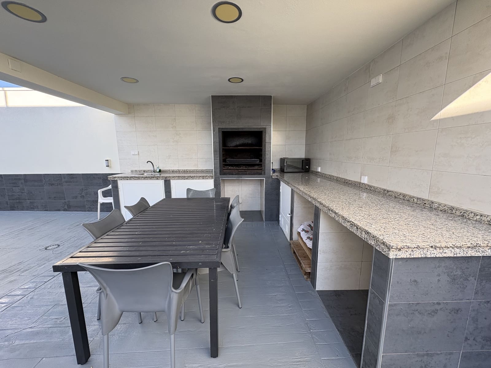 4 sypialnia Willa na sprzedaż w Torrevieja z basenem garażem - 550 000 € (Ref: 9789004)