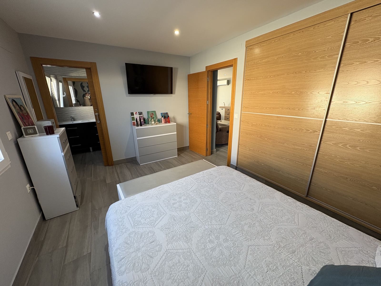 4 sypialnia Willa na sprzedaż w Torrevieja z basenem garażem - 550 000 € (Ref: 9789004)