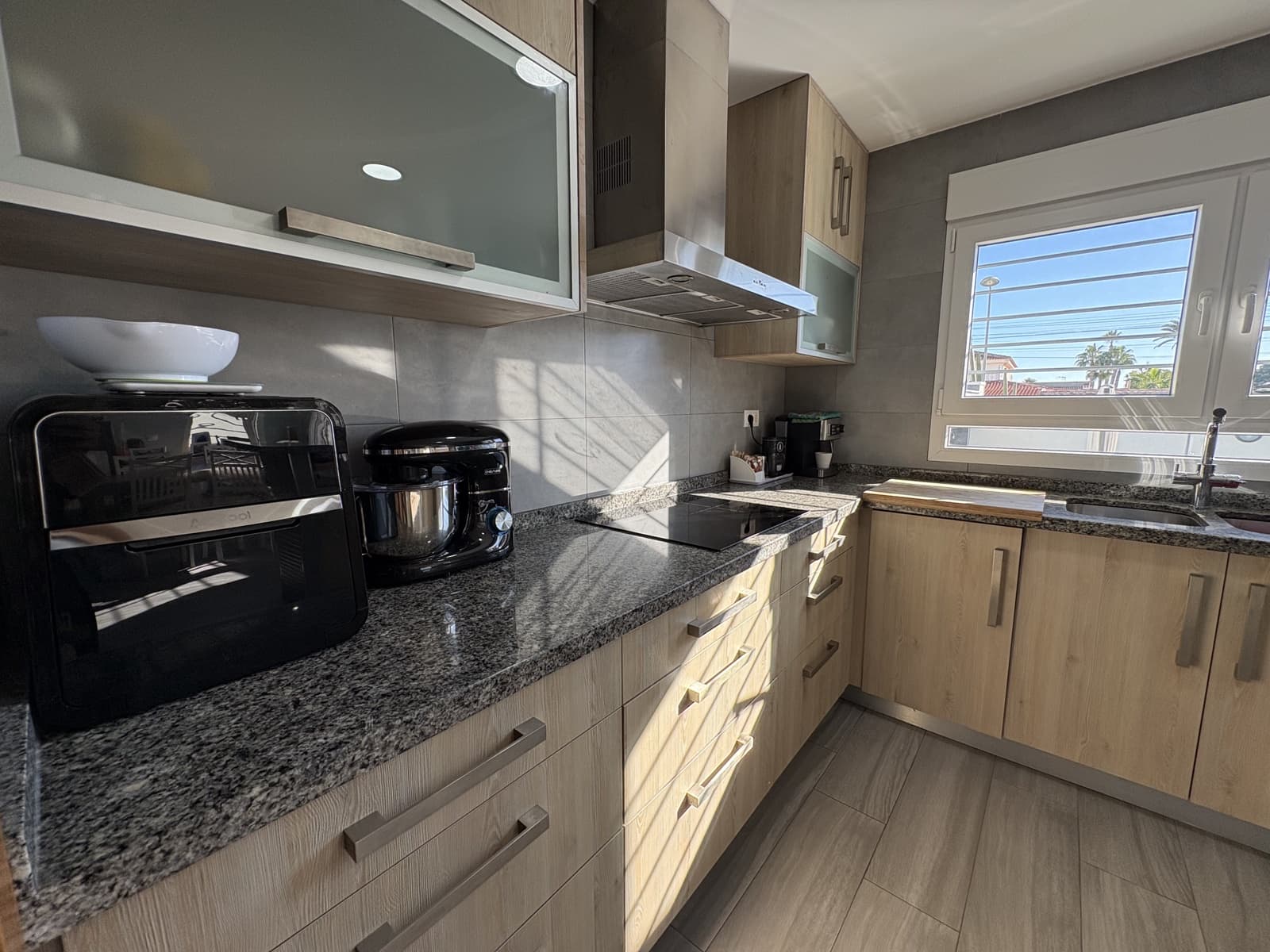 4 sypialnia Willa na sprzedaż w Torrevieja z basenem garażem - 550 000 € (Ref: 9789004)