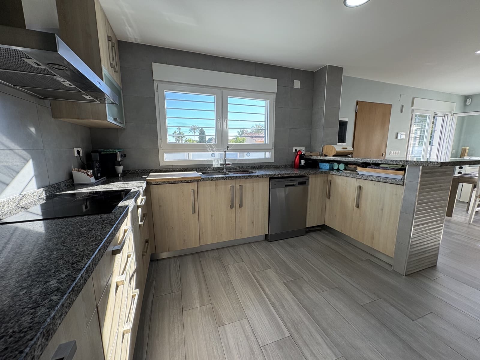 4 sypialnia Willa na sprzedaż w Torrevieja z basenem garażem - 550 000 € (Ref: 9789004)