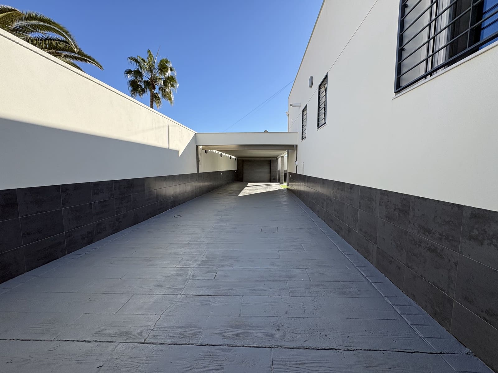 4 sypialnia Willa na sprzedaż w Torrevieja z basenem garażem - 550 000 € (Ref: 9789004)