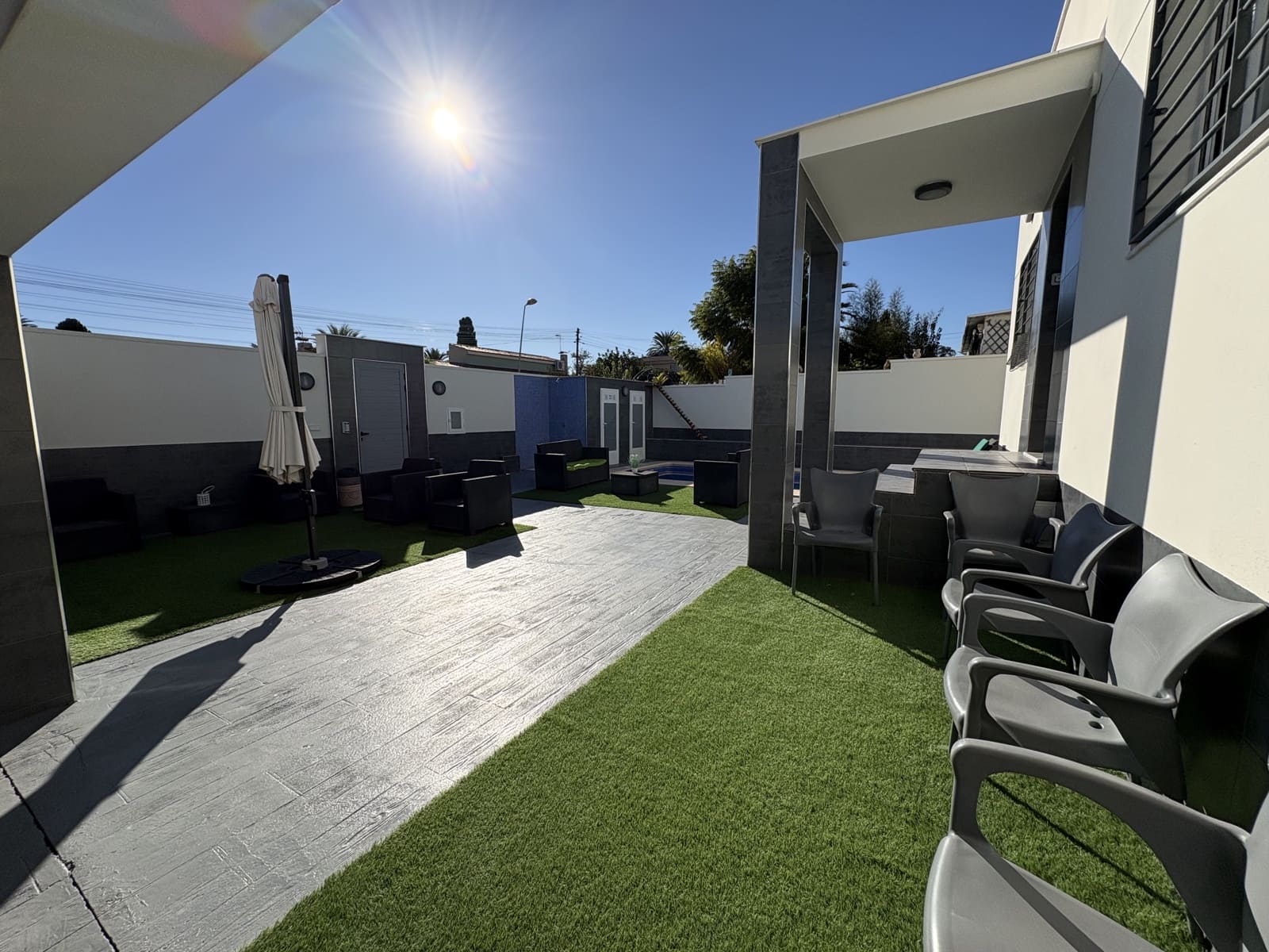 4 sypialnia Willa na sprzedaż w Torrevieja z basenem garażem - 550 000 € (Ref: 9789004)