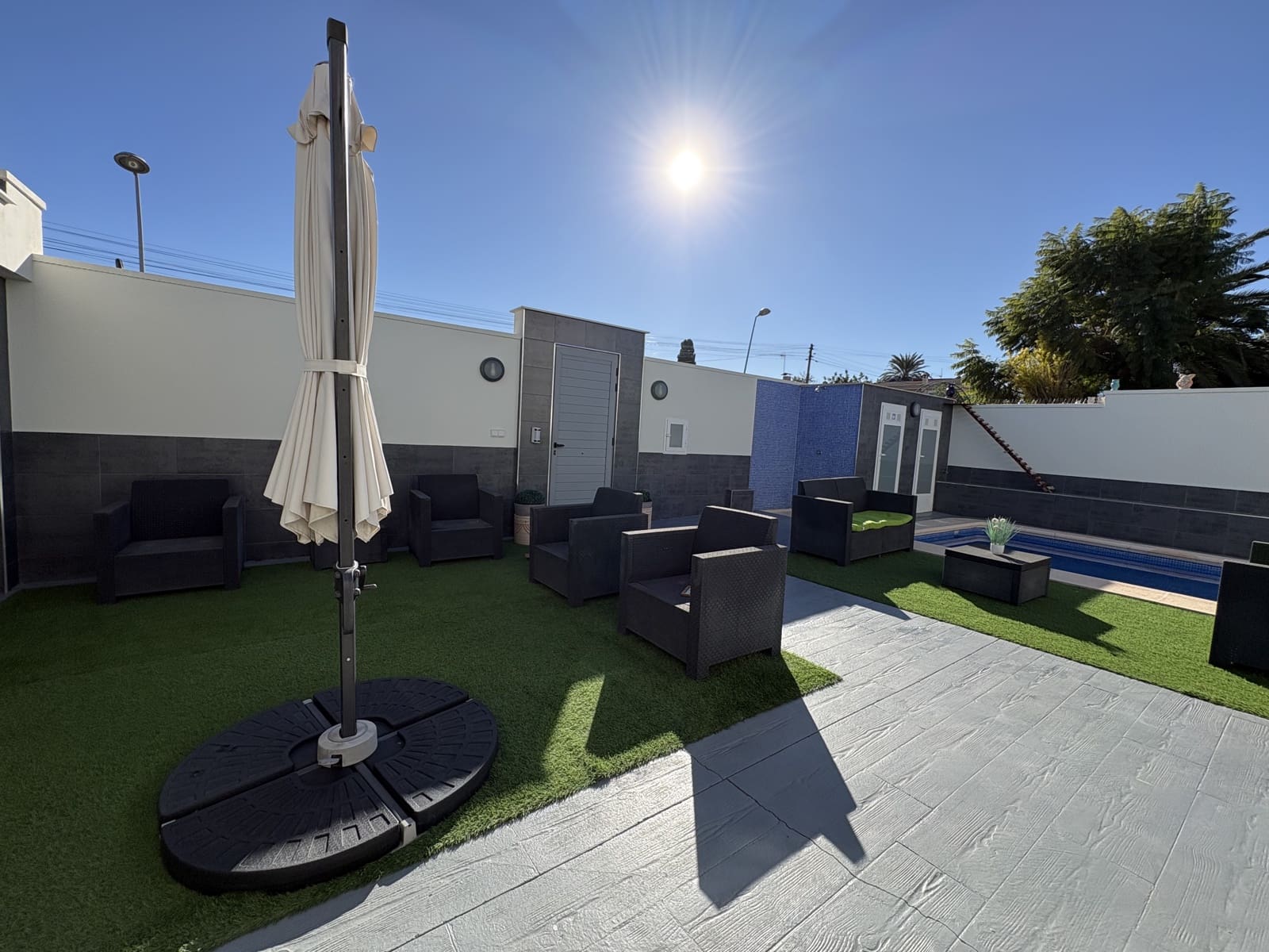 4 sypialnia Willa na sprzedaż w Torrevieja z basenem garażem - 550 000 € (Ref: 9789004)