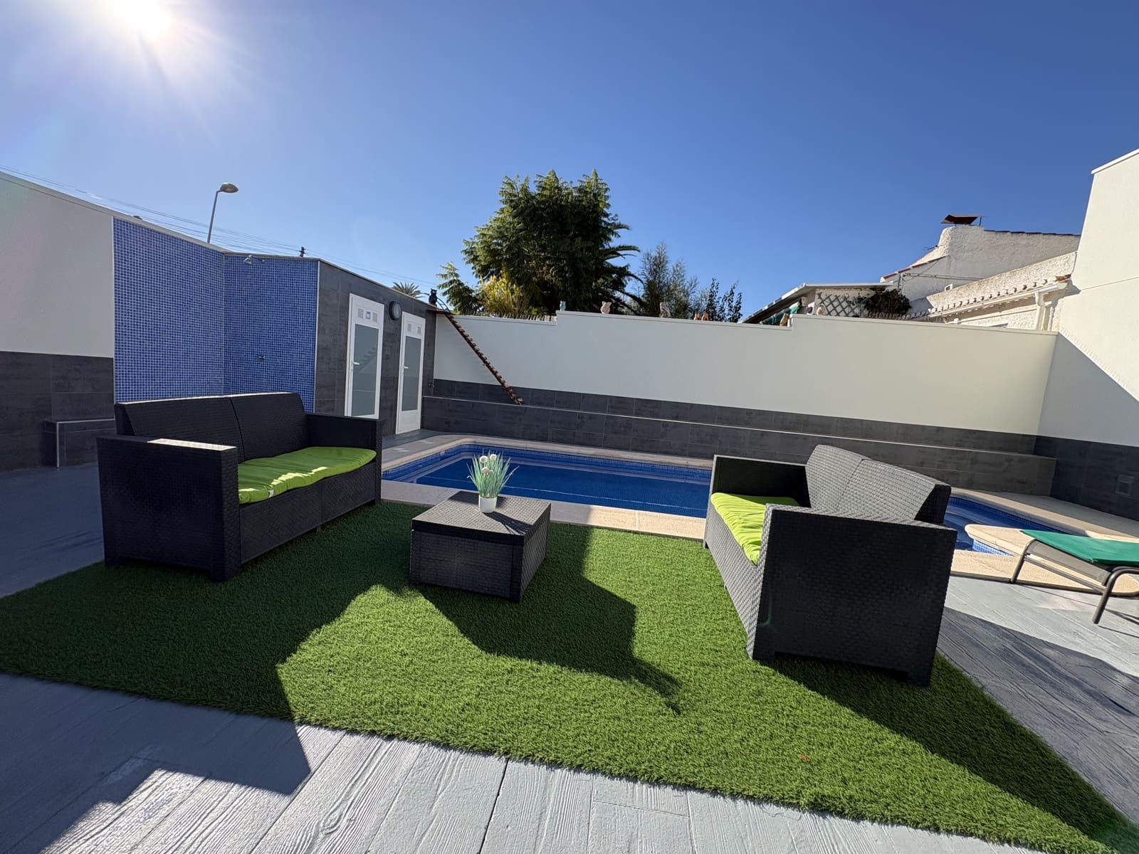 4 sypialnia Willa na sprzedaż w Torrevieja z basenem garażem - 550 000 € (Ref: 9789004)