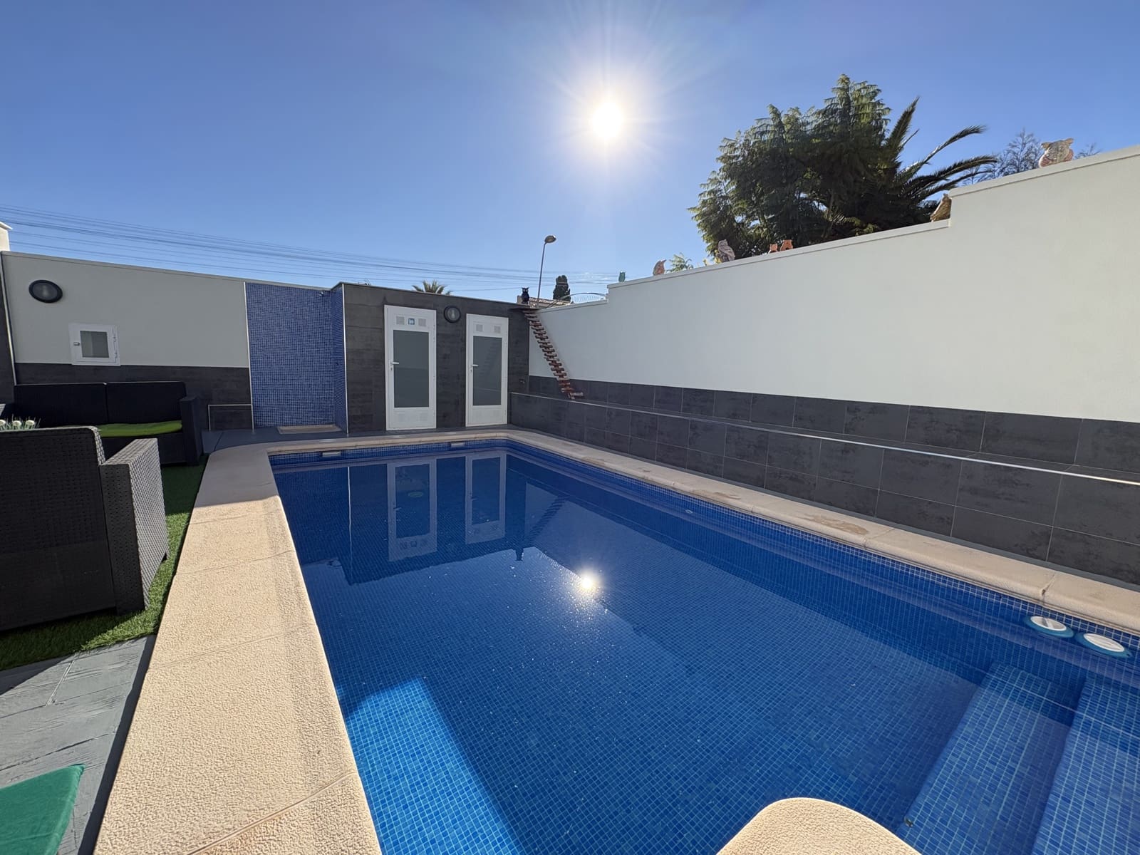 4 sypialnia Willa na sprzedaż w Torrevieja z basenem garażem - 550 000 € (Ref: 9789004)