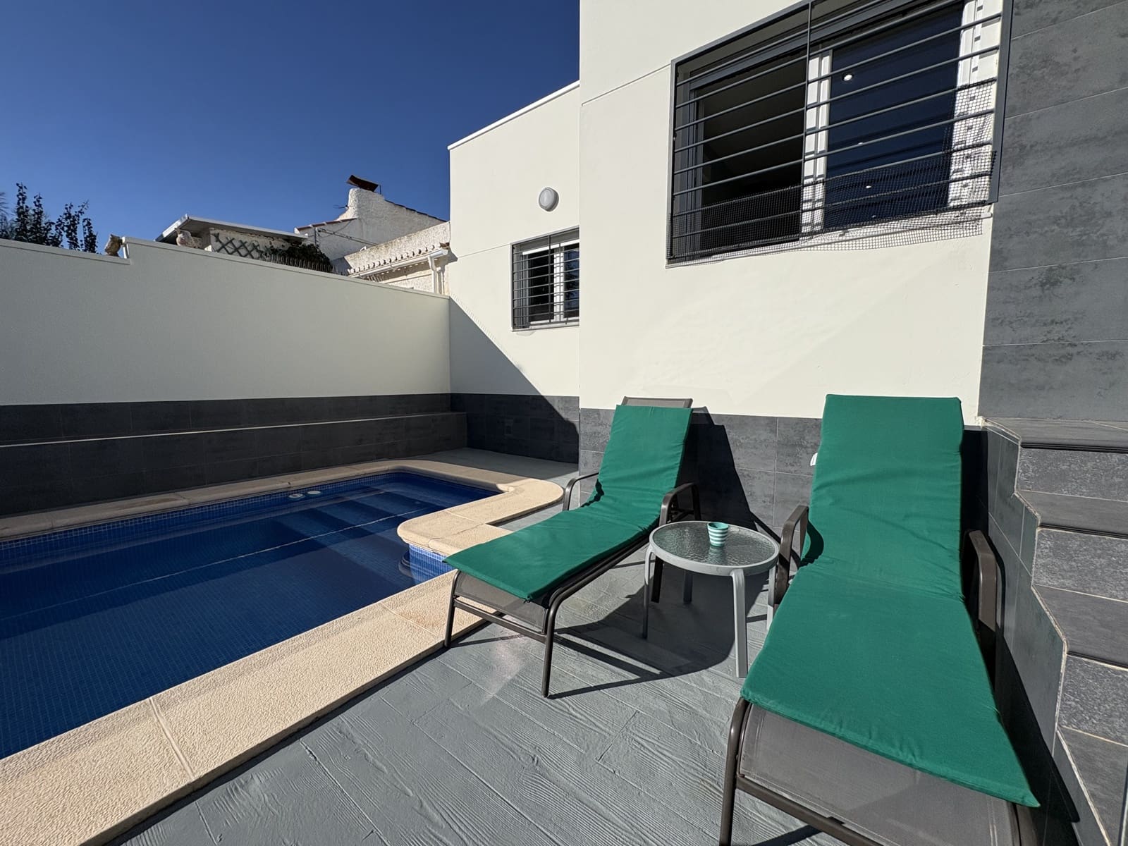 4 sypialnia Willa na sprzedaż w Torrevieja z basenem garażem - 550 000 € (Ref: 9789004)