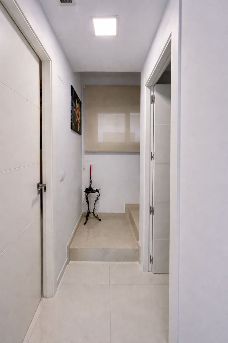 3 sypialnia Willa na sprzedaż w Orihuela Costa z basenem garażem - 480 000 € (Ref: 9789006)