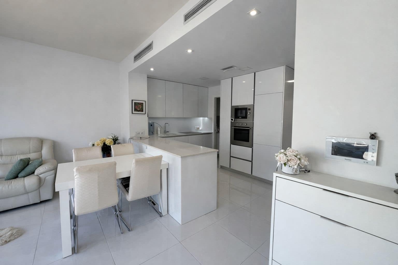 3 sypialnia Willa na sprzedaż w Orihuela Costa z basenem garażem - 480 000 € (Ref: 9789006)