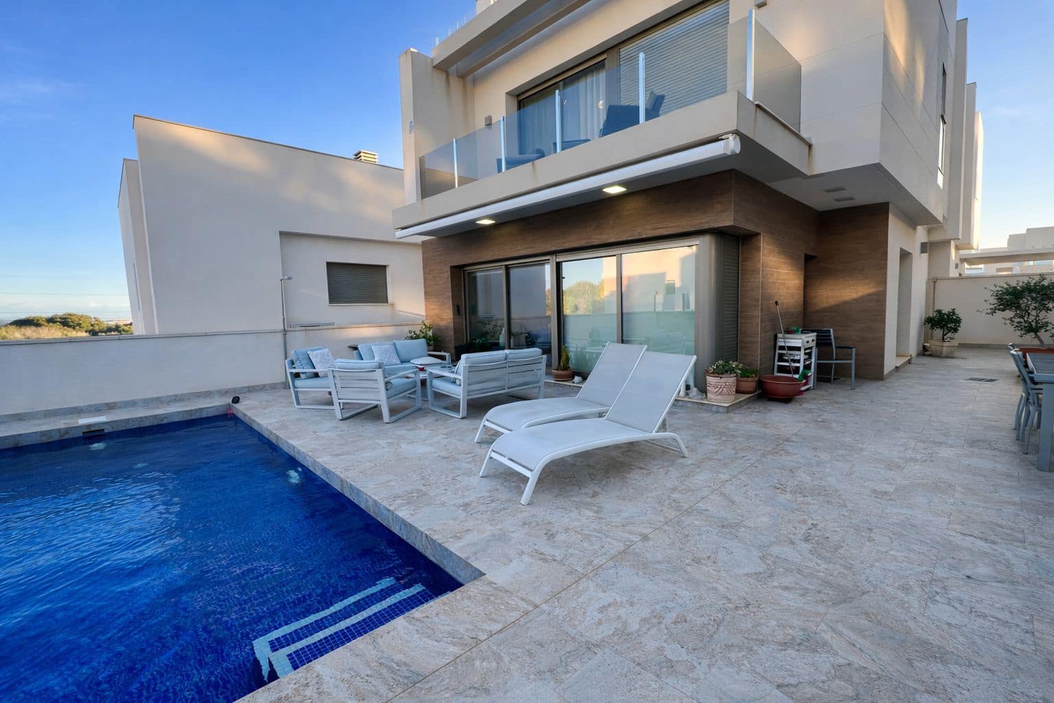 3 sypialnia Willa na sprzedaż w Orihuela Costa z basenem garażem - 480 000 € (Ref: 9789006)