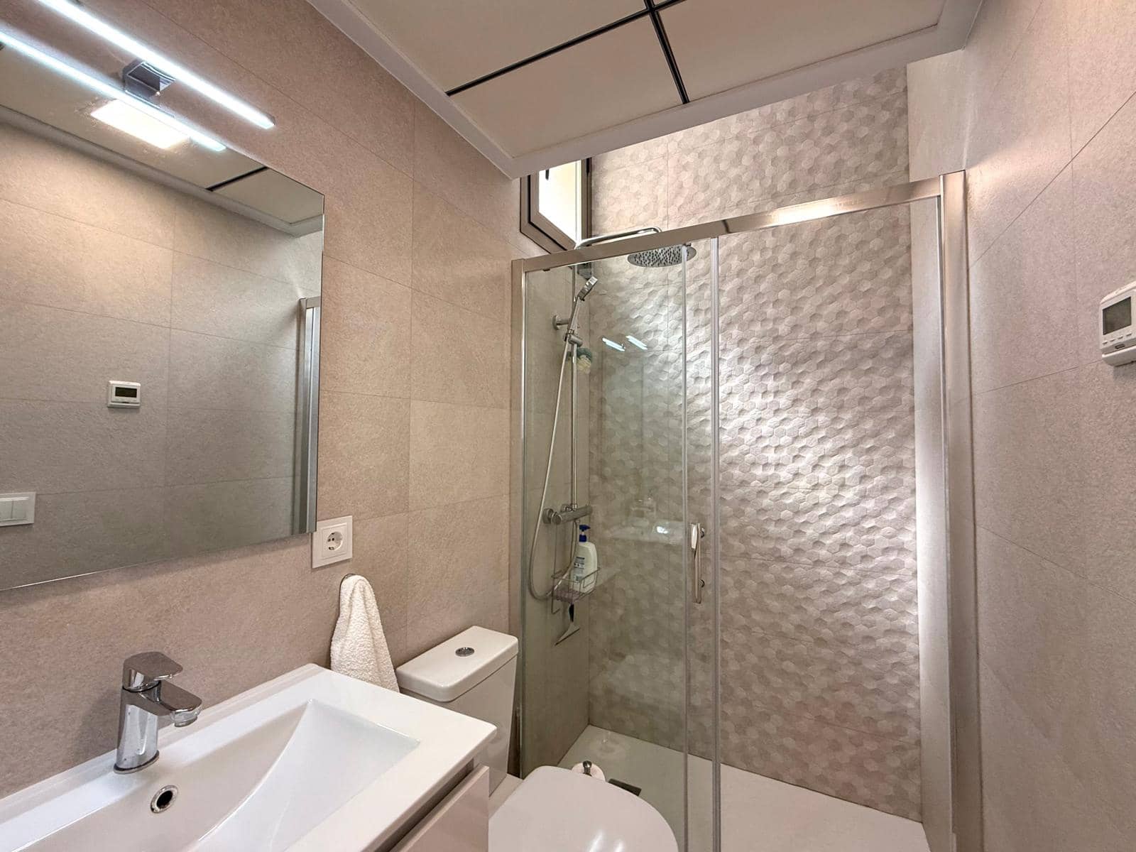 3 sypialnia Willa na sprzedaż w Orihuela Costa z basenem garażem - 448 000 € (Ref: 9789008)