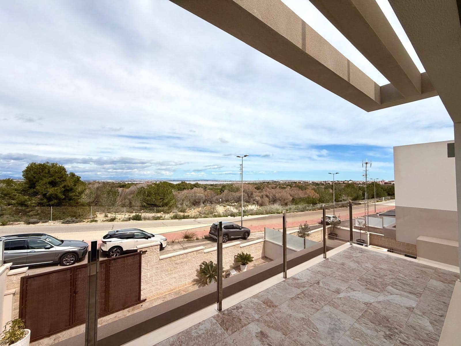 3 sypialnia Willa na sprzedaż w Orihuela Costa z basenem garażem - 448 000 € (Ref: 9789008)