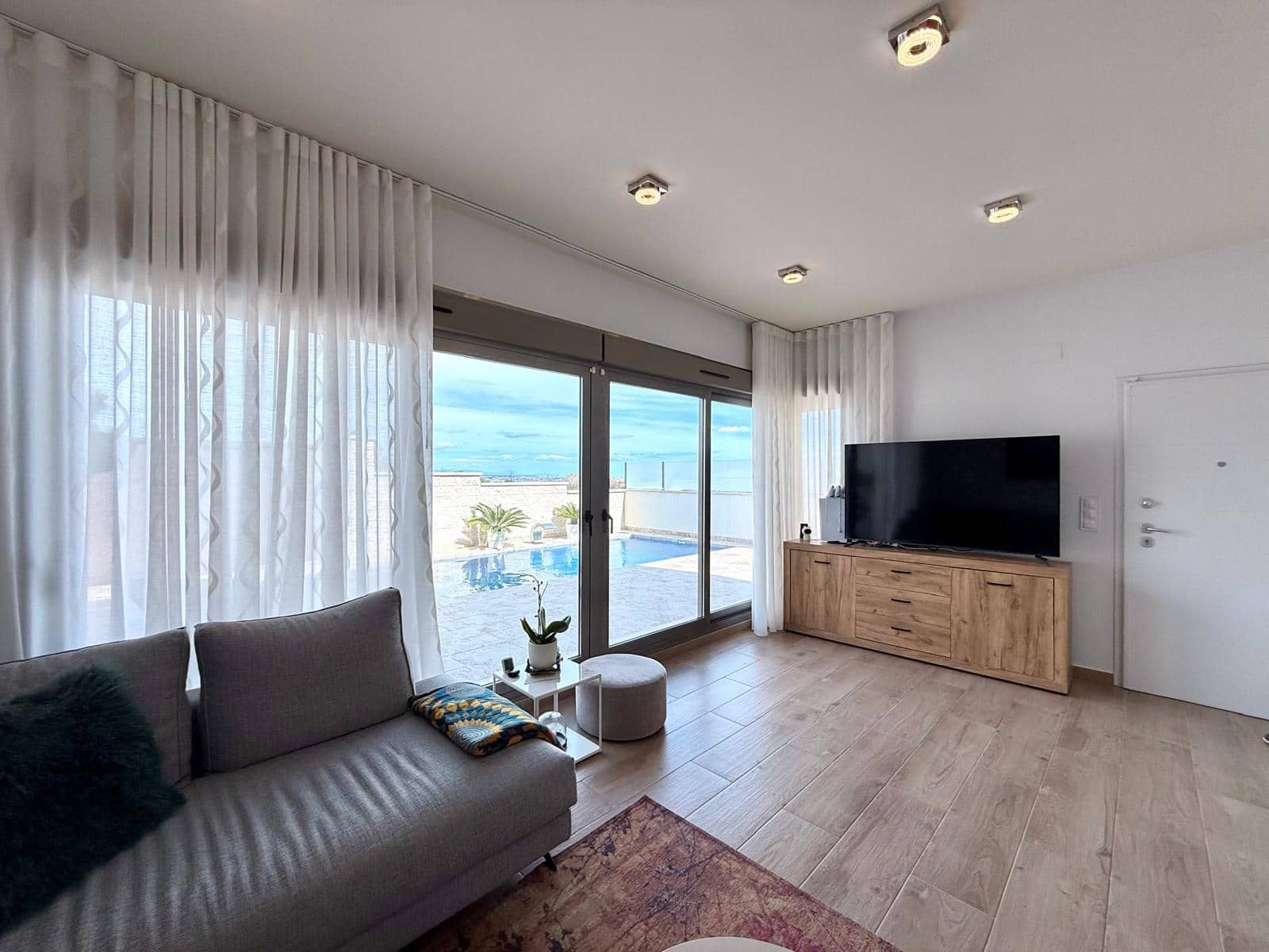 3 sypialnia Willa na sprzedaż w Orihuela Costa z basenem garażem - 448 000 € (Ref: 9789008)