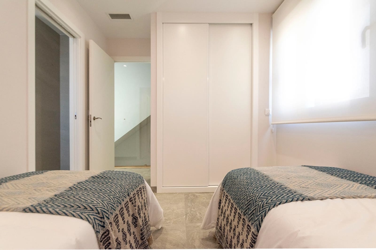 3 sypialnia Willa na sprzedaż w Pilar de la Horadada z basenem garażem - 474 900 € (Ref: 9789028)