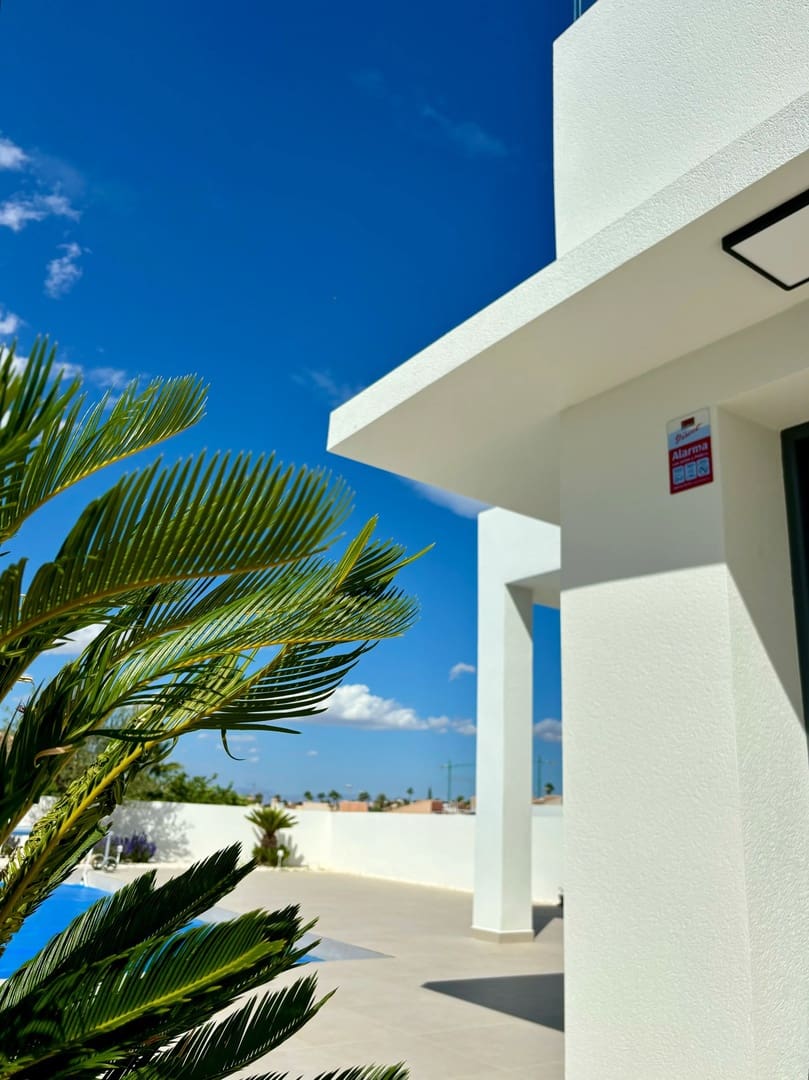 3 bedroom Villa for sale in Benijofar with pool garage - € 478,732 (Ref: 9789036)