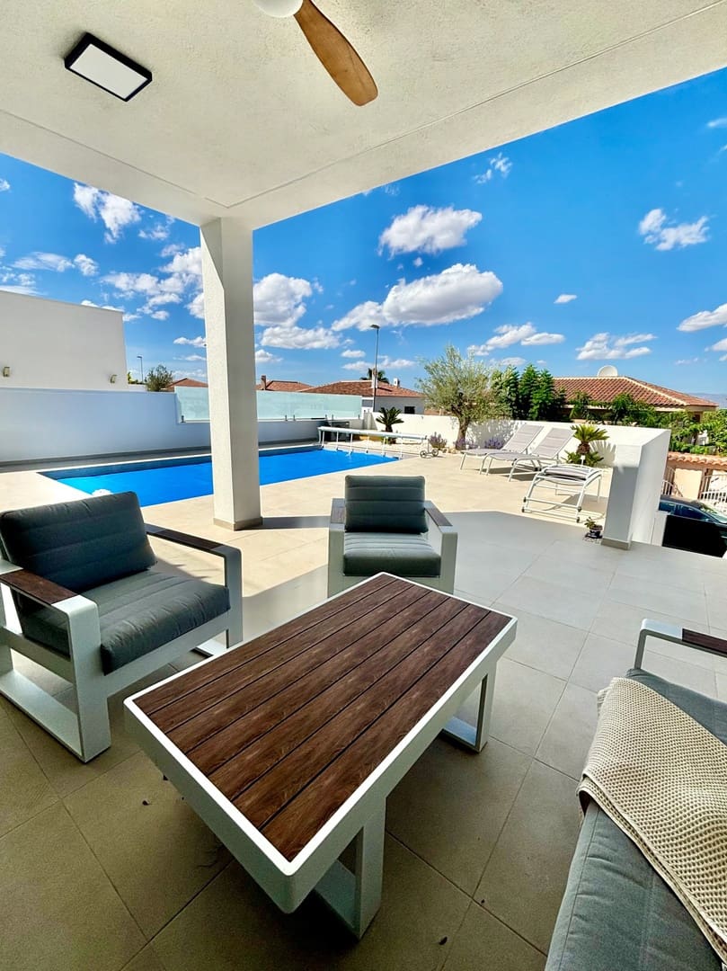 3 bedroom Villa for sale in Benijofar with pool garage - € 478,732 (Ref: 9789036)