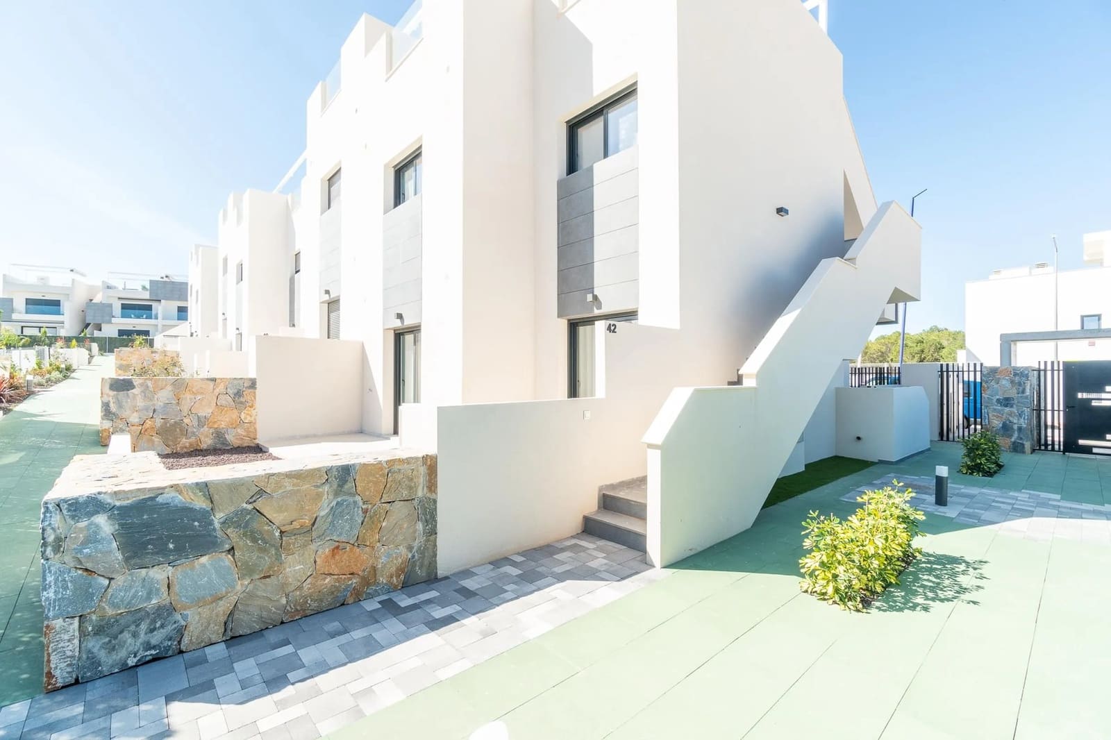 2 soverom Leilighet til salgs i Torrevieja med svømmebasseng garasje - € 279 900 (Ref: 9789042)