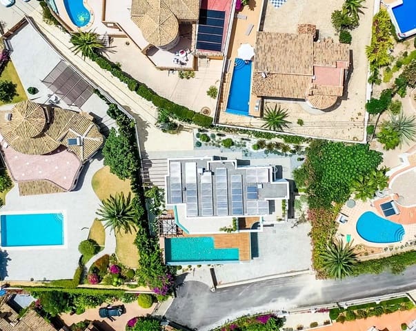 3 soverom Villa til salgs i Canuta, Calpe / Calp med svømmebasseng garasje - € 2 950 000 (Ref: 9789130)