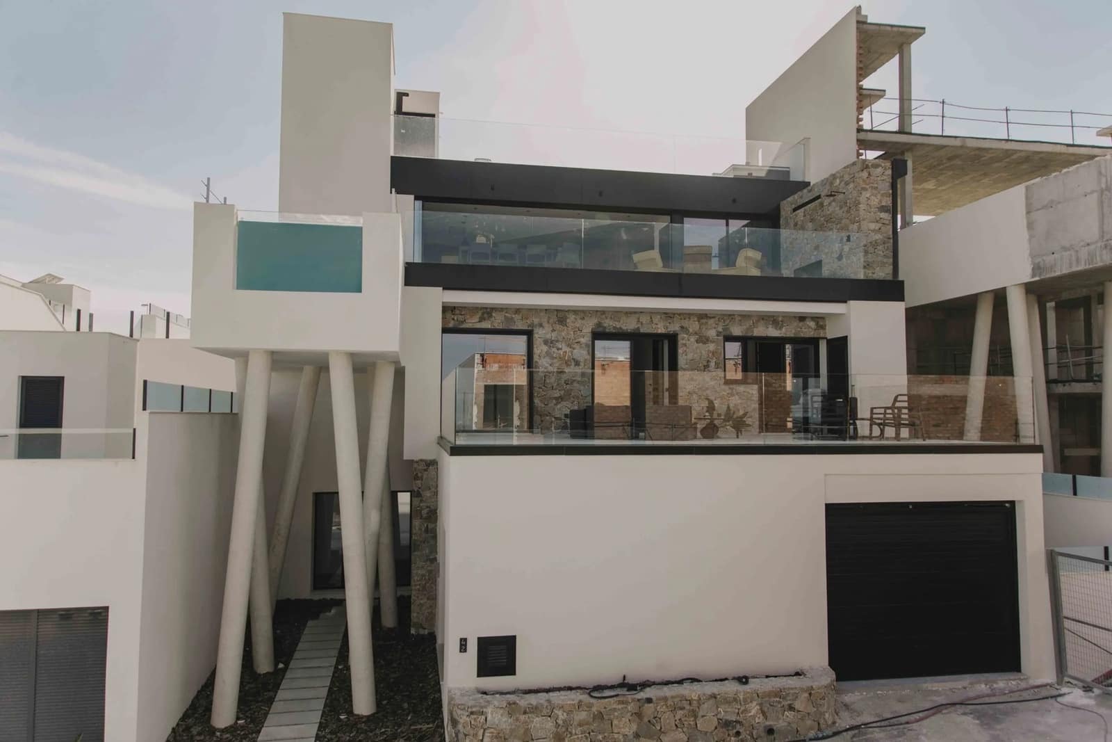 3 sypialnia Willa na sprzedaż w Ciudad Quesada z basenem garażem - 995 000 € (Ref: 9789143)