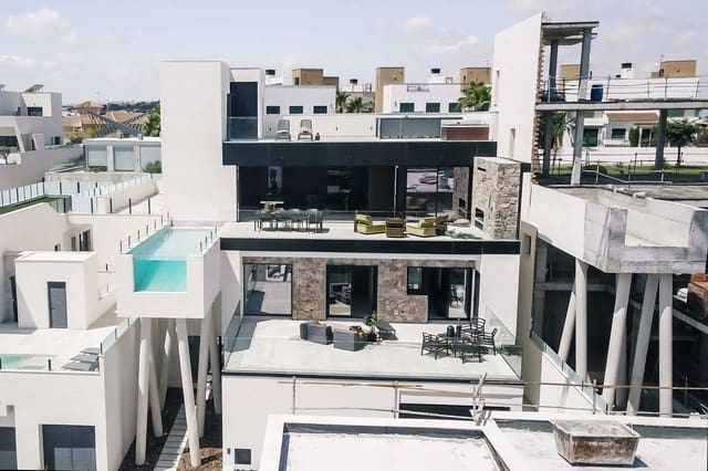 3 sypialnia Willa na sprzedaż w Ciudad Quesada, Rojales z basenem garażem - 995 000 € (Ref: 9789143)