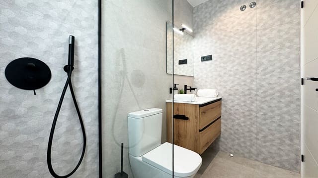 3 sypialnia Willa na sprzedaż w Blue Lagoon z basenem garażem - 399 500 € (Ref: 9789150)