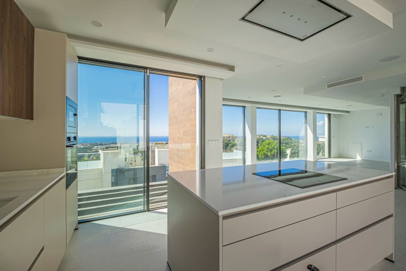 4 bedroom Villa for sale in Benahavis with pool garage - € 1,490,000 (Ref: 9789341)