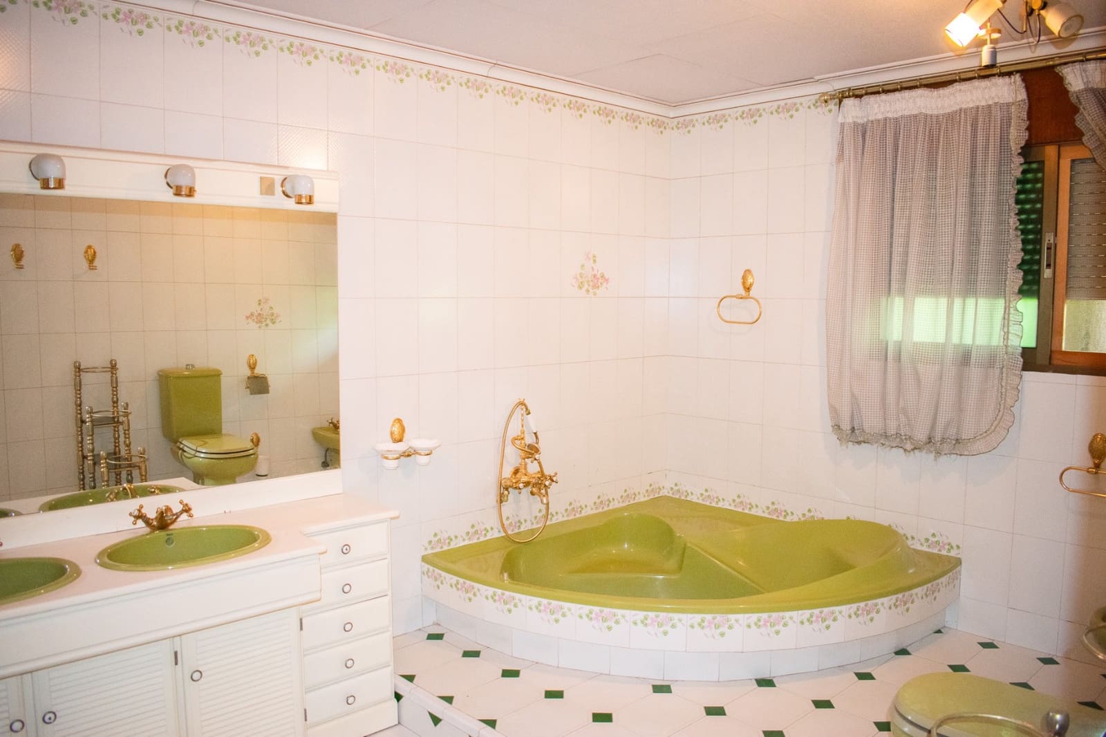5 bedroom Villa for sale in Llano de Brujas with garage - € 726,000 (Ref: 9818875)