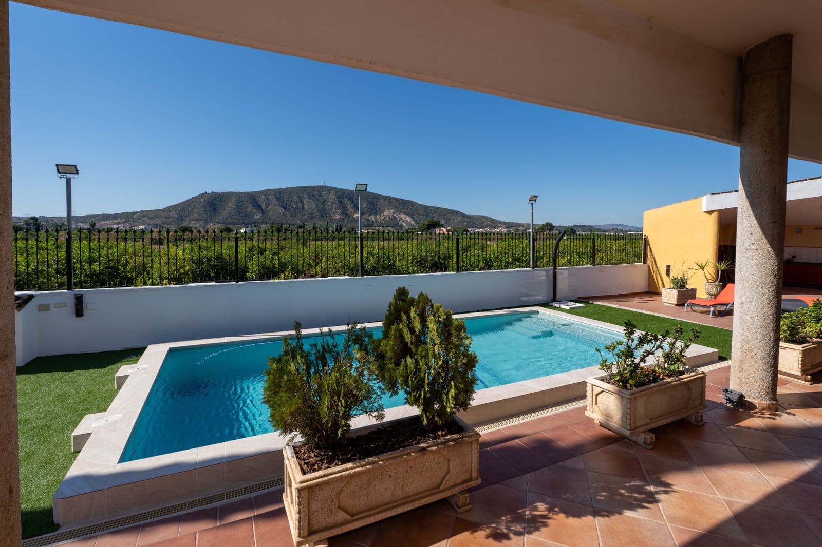 5 sypialnia Finka/Dom wiejski na sprzedaż w Orihuela z basenem garażem - 675 000 € (Ref: 9818879)