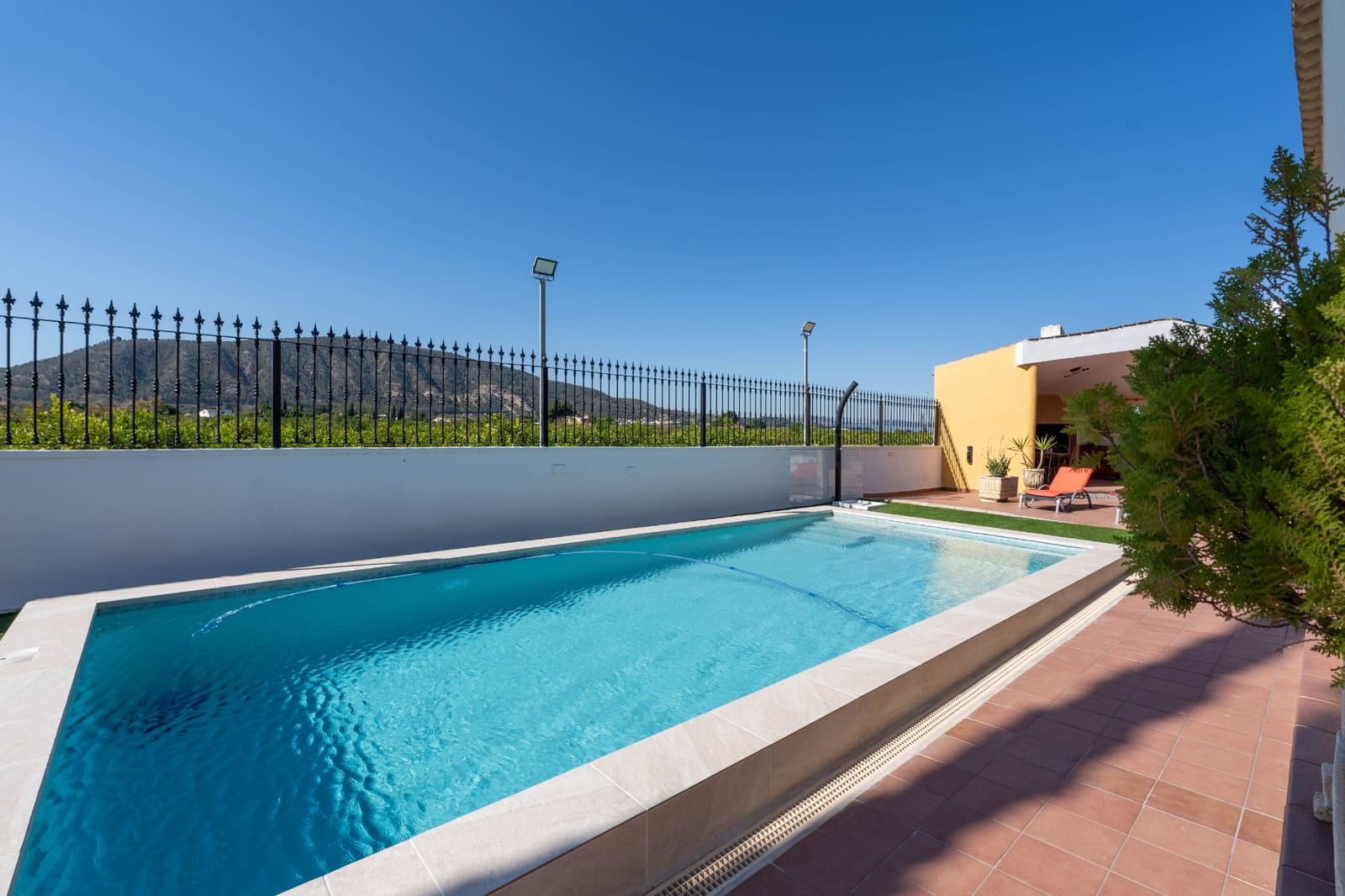 5 sypialnia Finka/Dom wiejski na sprzedaż w Orihuela z basenem garażem - 675 000 € (Ref: 9818879)