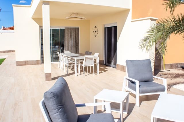 4 Zimmer Haus zu verkaufen in El Chaparral - La Siesta - La Torreta, Torrevieja mit Pool Garage - 780.000 € (Ref: 9818889)