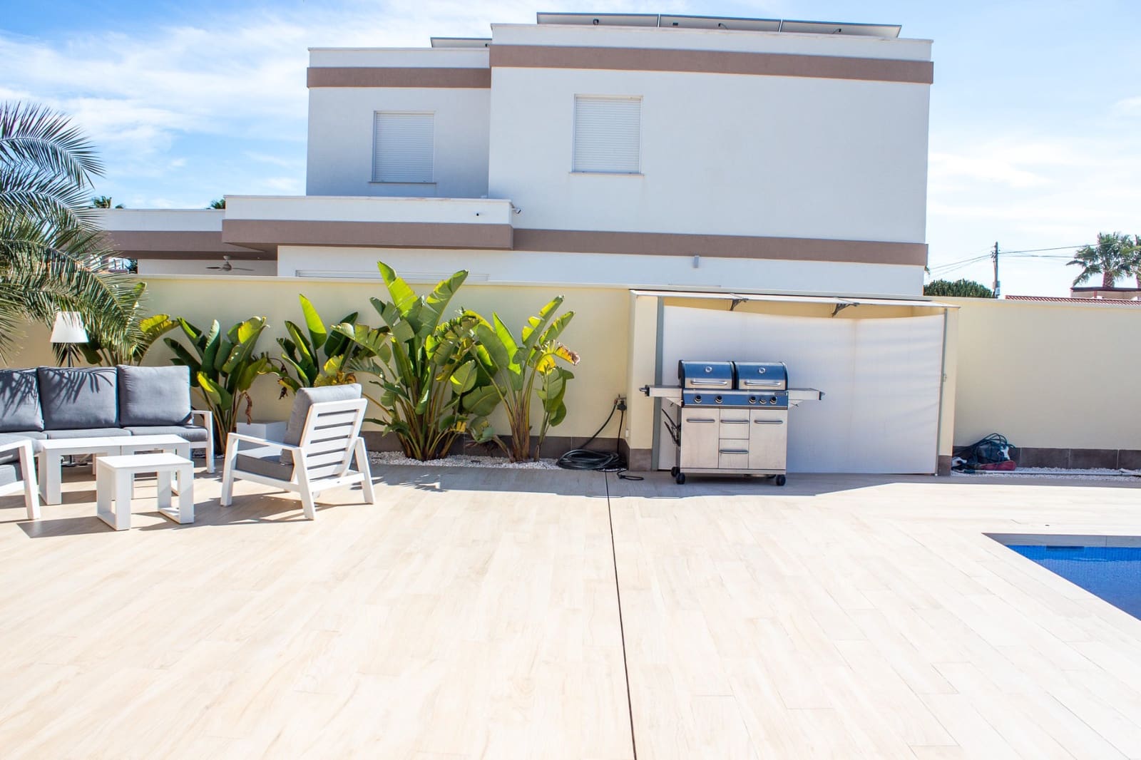 4 bedroom Townhouse for sale in Torrevieja with pool garage - € 780,000 (Ref: 9818889)