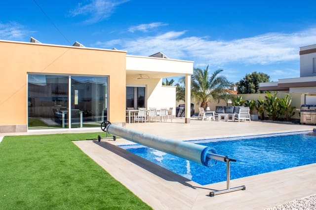 4 Zimmer Haus zu verkaufen in El Chaparral - La Siesta - La Torreta, Torrevieja mit Pool Garage - 780.000 € (Ref: 9818889)