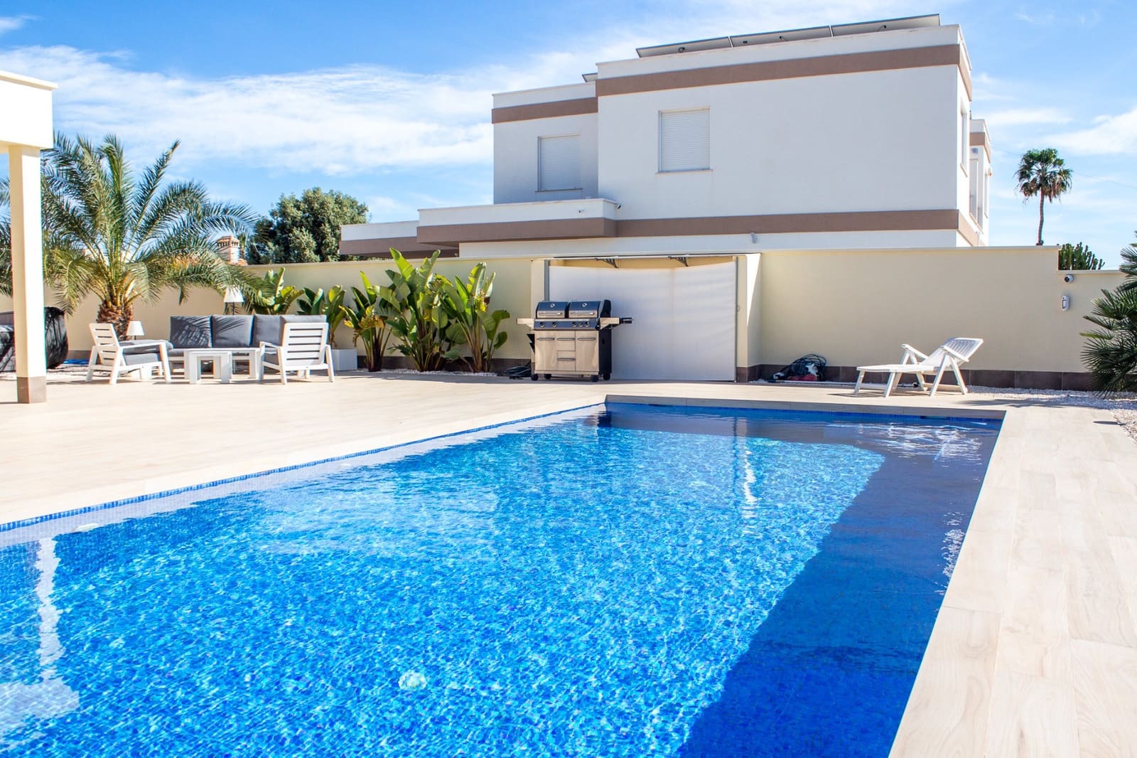4 bedroom Townhouse for sale in Torrevieja with pool garage - € 780,000 (Ref: 9818889)