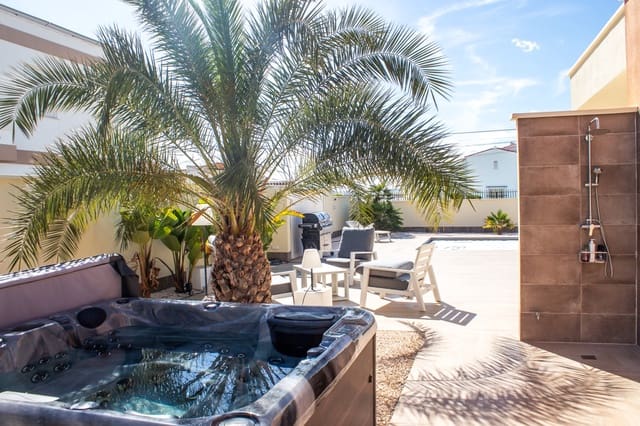 4 Zimmer Haus zu verkaufen in El Chaparral - La Siesta - La Torreta, Torrevieja mit Pool Garage - 780.000 € (Ref: 9818889)